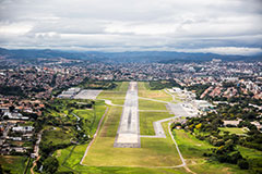 O aeroporto que leva o nome do poeta maior do Brasil:  espera da retomada consorciada de voos. Foto: Rodrigo Lima